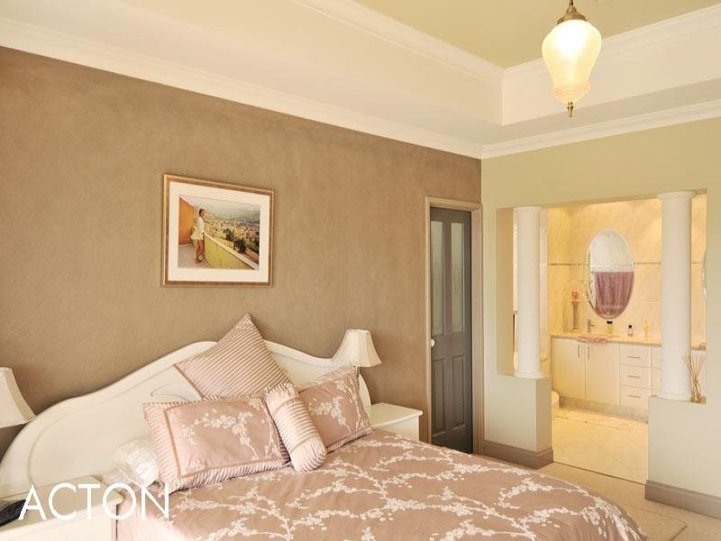 8 Brindabella Crescent, Halls Head WA 6210