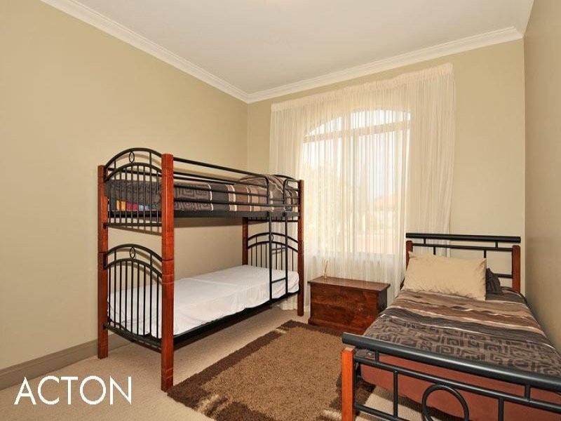 8 Brindabella Crescent, Halls Head WA 6210