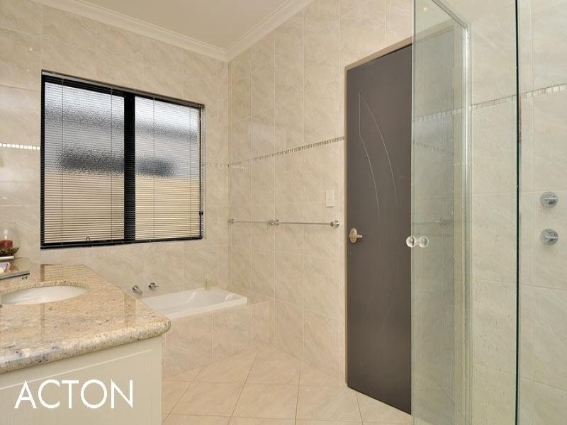 8 Brindabella Crescent, Halls Head WA 6210