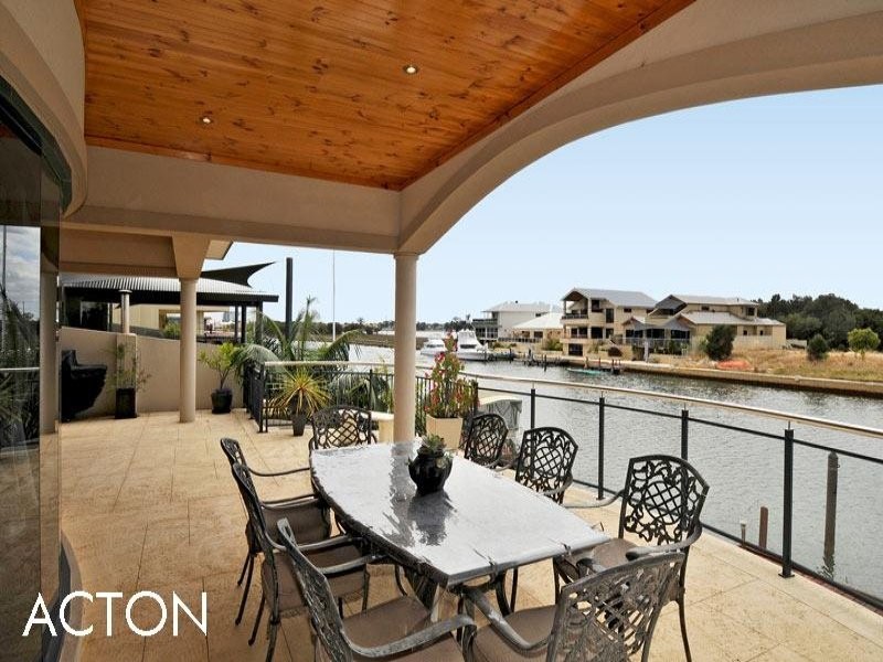 8 Brindabella Crescent, Halls Head WA 6210