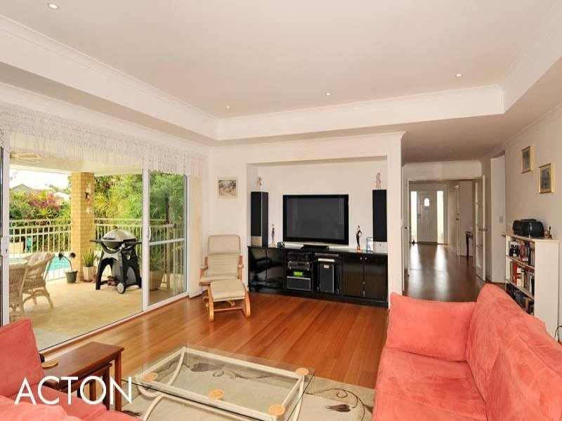 24 Bellavista Parade, Meadow Springs WA 6210