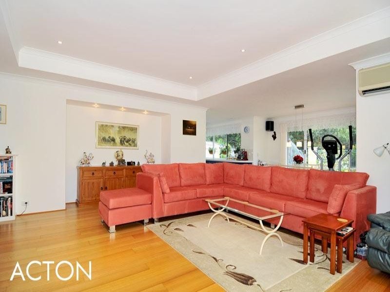 24 Bellavista Parade, Meadow Springs WA 6210