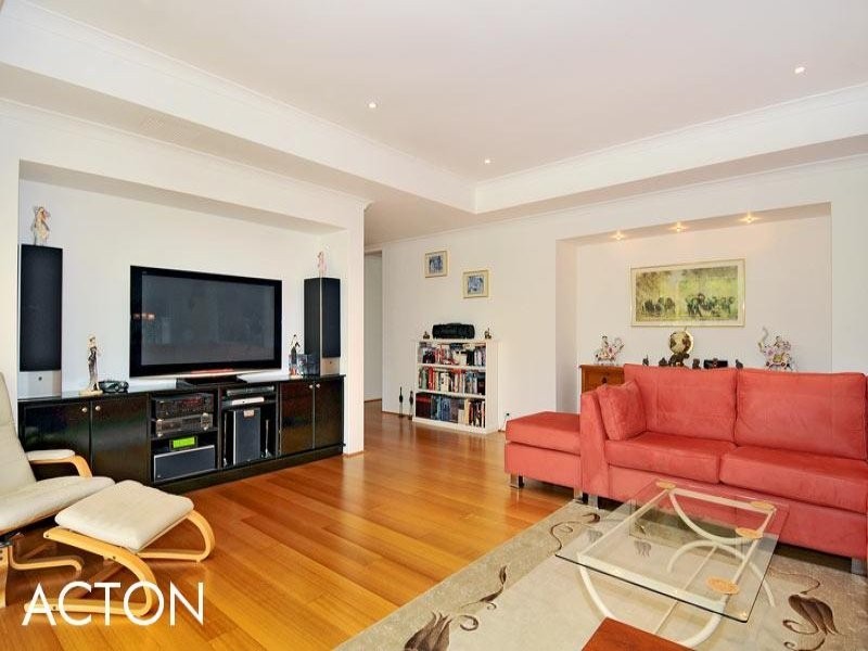 24 Bellavista Parade, Meadow Springs WA 6210