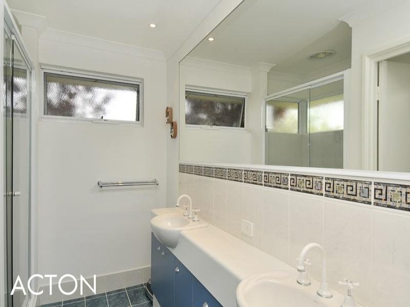 24 Bellavista Parade, Meadow Springs WA 6210