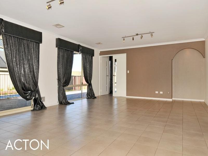 5 Eliza Pass, Madora Bay WA 6210