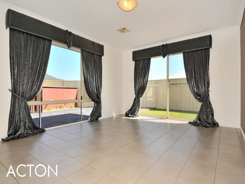 5 Eliza Pass, Madora Bay WA 6210