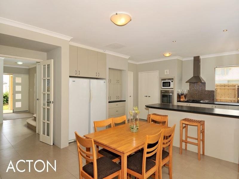 70 Boardwalk Boulevard, Halls Head WA 6210