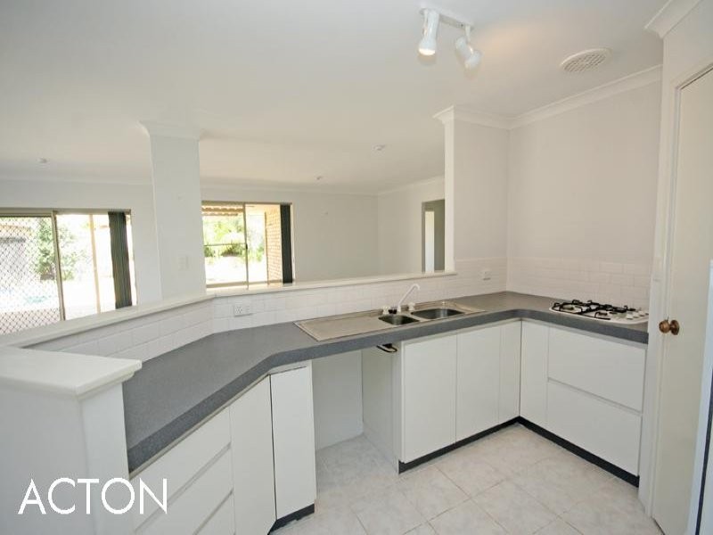 14 Coppercups Place, Halls Head WA 6210