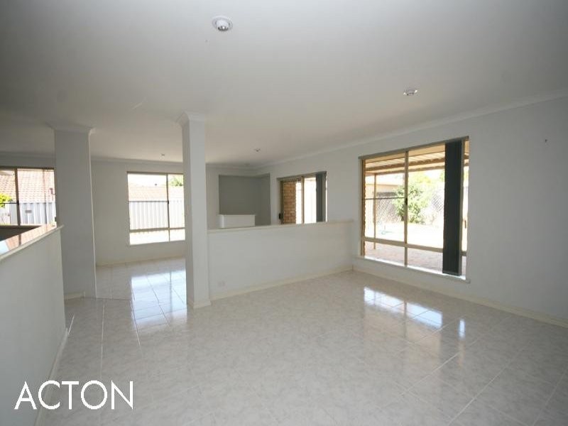14 Coppercups Place, Halls Head WA 6210