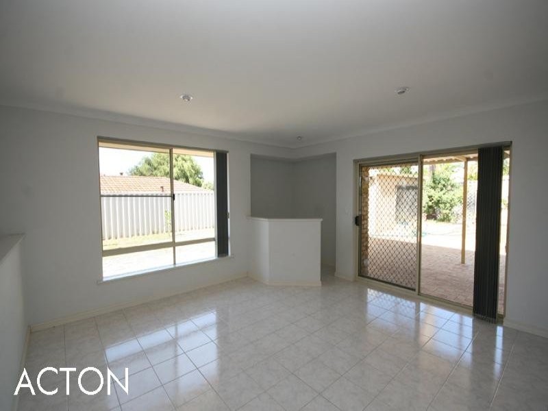 14 Coppercups Place, Halls Head WA 6210