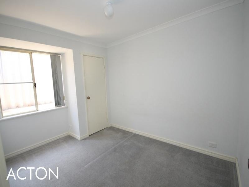 14 Coppercups Place, Halls Head WA 6210