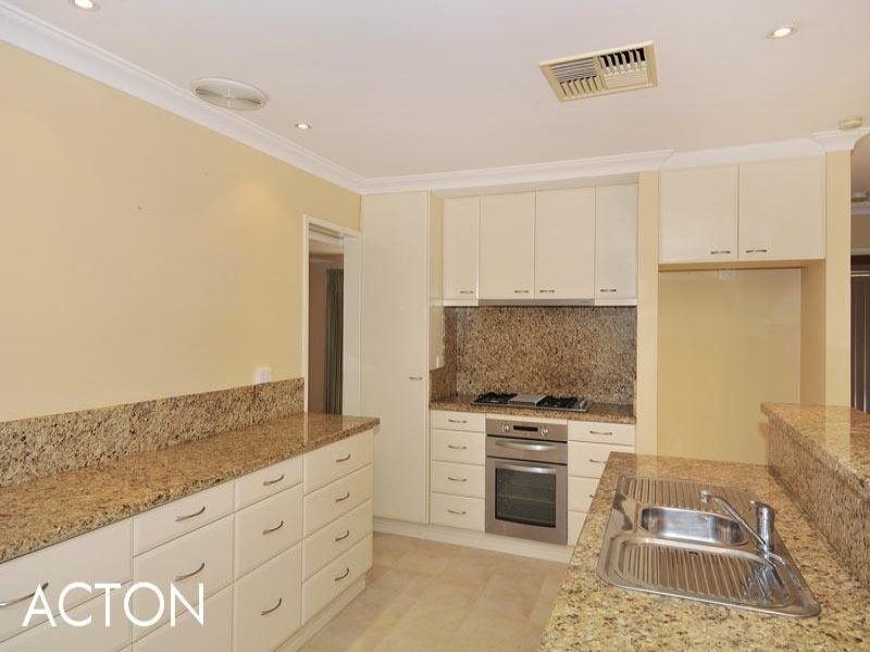 19 Sandford Crescent, Halls Head WA 6210