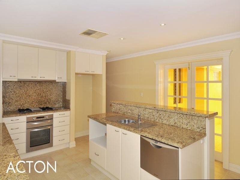 19 Sandford Crescent, Halls Head WA 6210
