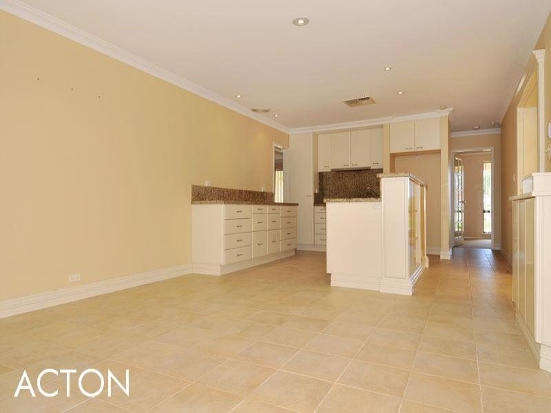 19 Sandford Crescent, Halls Head WA 6210
