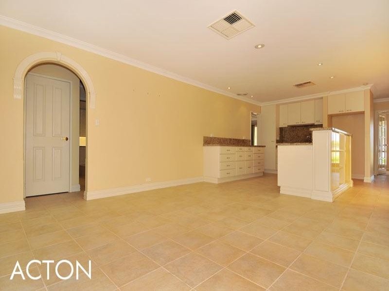 19 Sandford Crescent, Halls Head WA 6210
