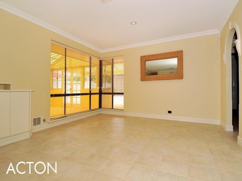 19 Sandford Crescent, Halls Head WA 6210