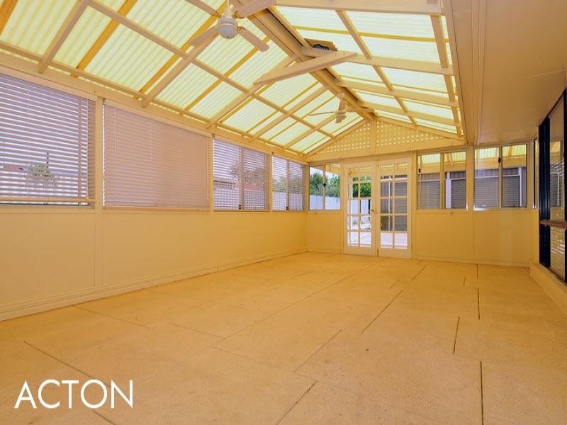 19 Sandford Crescent, Halls Head WA 6210