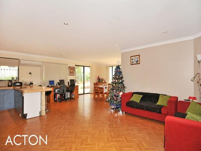 10 Lucidus Retreat, Greenfields WA 6210