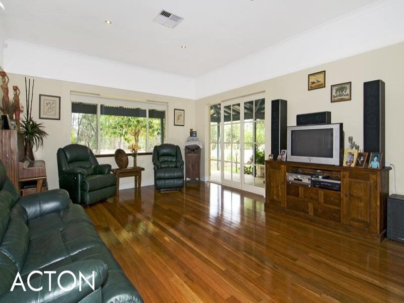 6 Ravenswood Road, Ravenswood WA 6208