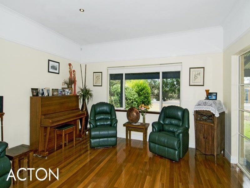 6 Ravenswood Road, Ravenswood WA 6208