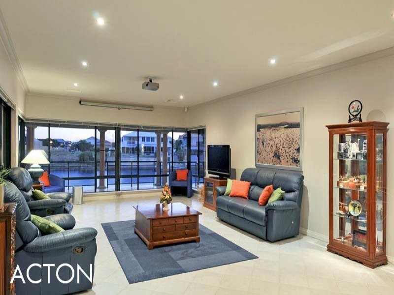 26 Picaroon Place, Halls Head WA 6210