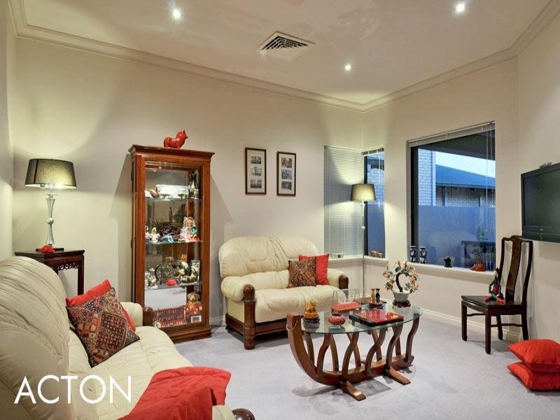 26 Picaroon Place, Halls Head WA 6210