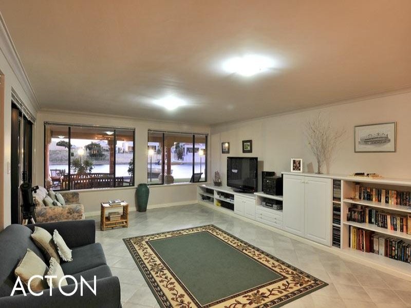 26 Picaroon Place, Halls Head WA 6210