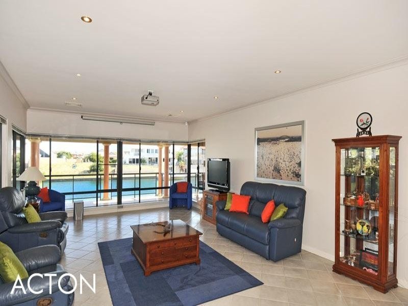 26 Picaroon Place, Halls Head WA 6210