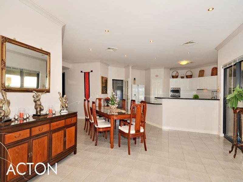 26 Picaroon Place, Halls Head WA 6210