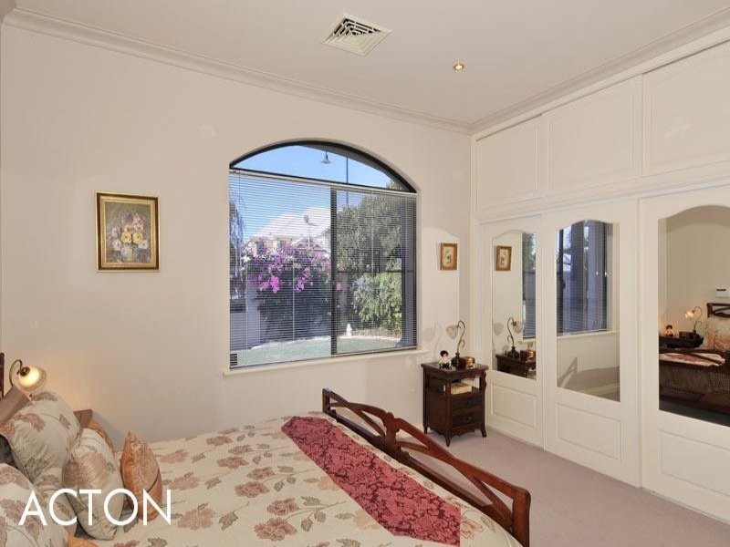 26 Picaroon Place, Halls Head WA 6210