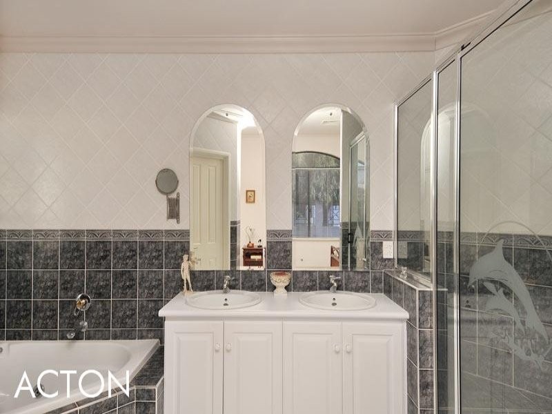 26 Picaroon Place, Halls Head WA 6210
