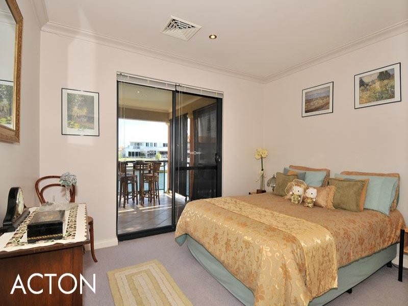 26 Picaroon Place, Halls Head WA 6210