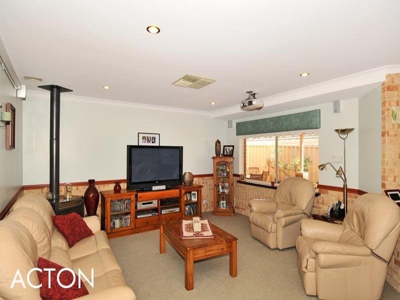 10 Boileau Place, San Remo WA 6210