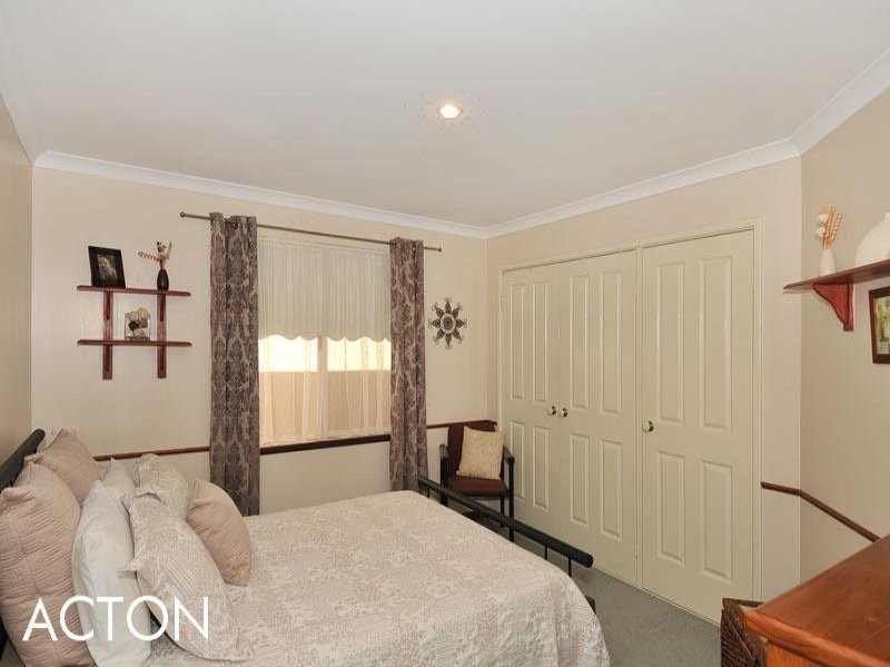 10 Boileau Place, San Remo WA 6210