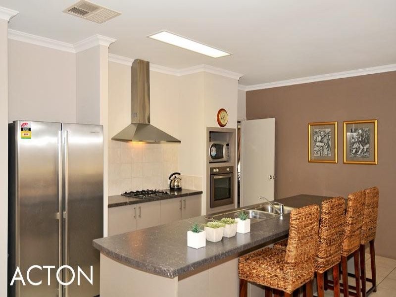 5 Gables Green, Meadow Springs WA 6210