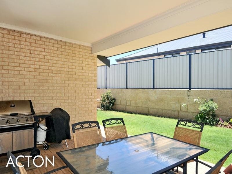 5 Gables Green, Meadow Springs WA 6210