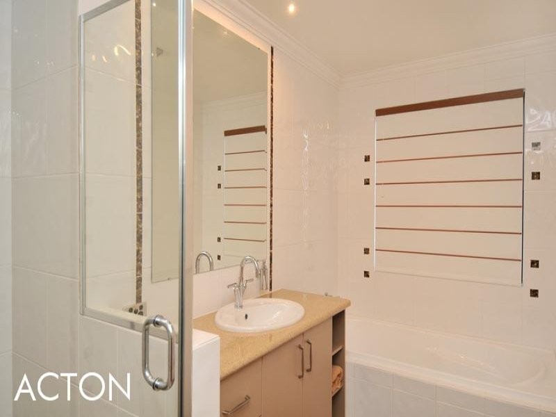 13 Abeona Parade, Madora Bay WA 6210