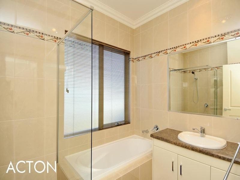 86 Oakleigh Drive, Erskine WA 6210