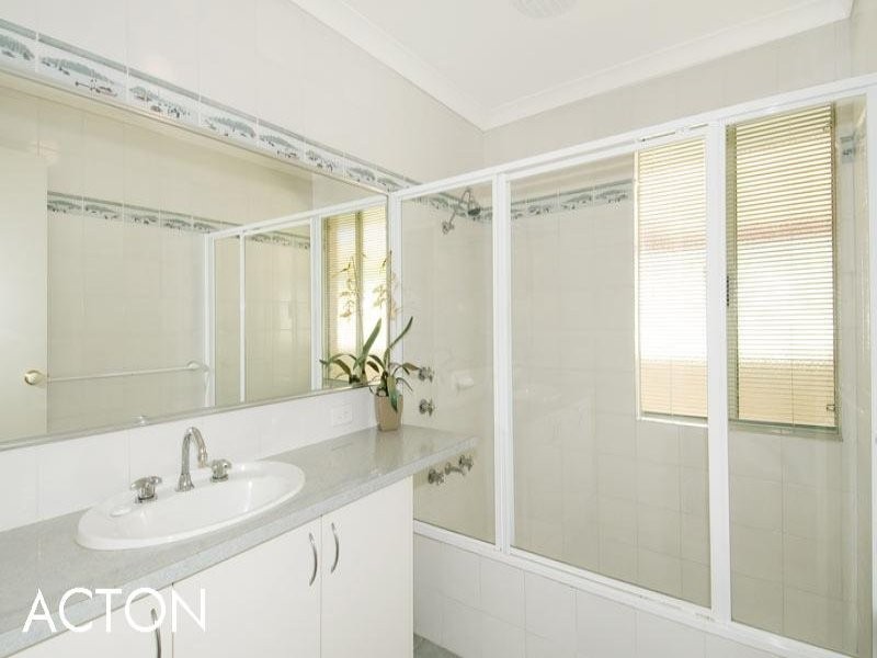 11 Vlamingh Gate, Dudley Park WA 6210