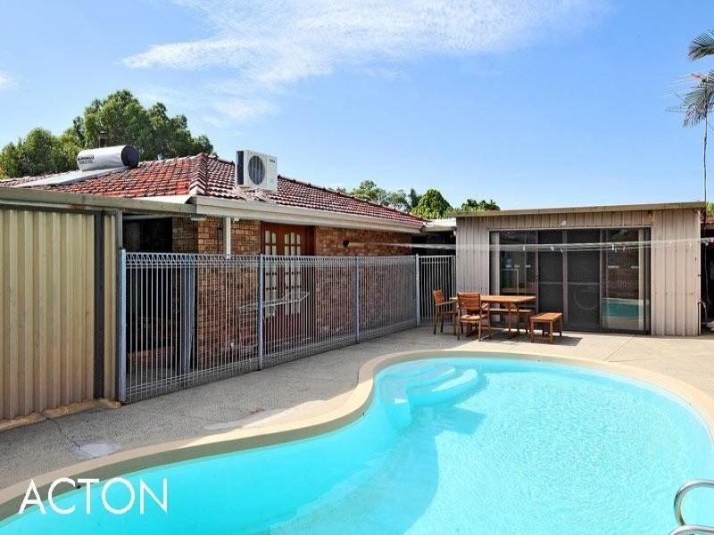 62 Mclarty Road, Halls Head WA 6210