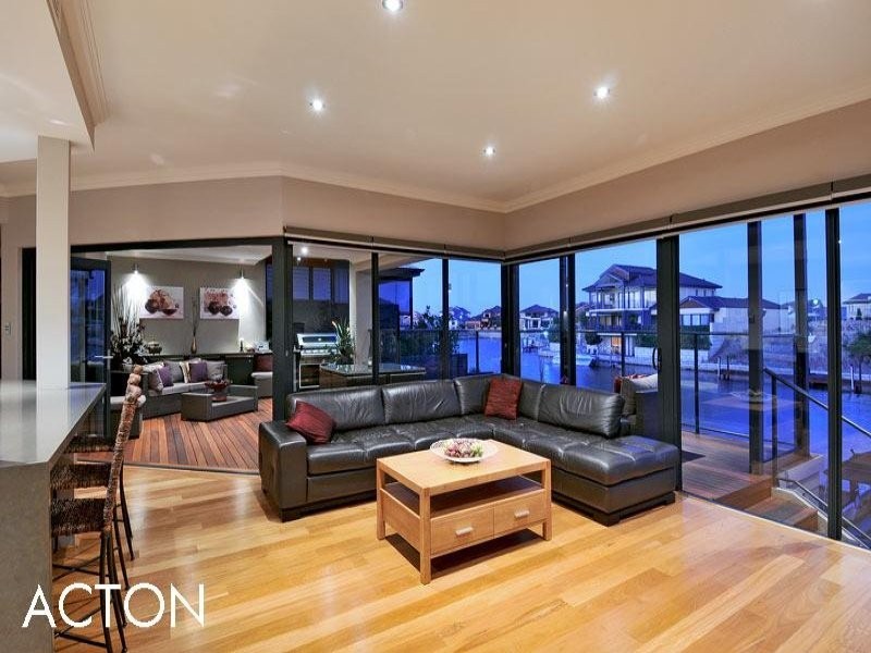 27 Ragamuffin Point, Halls Head WA 6210