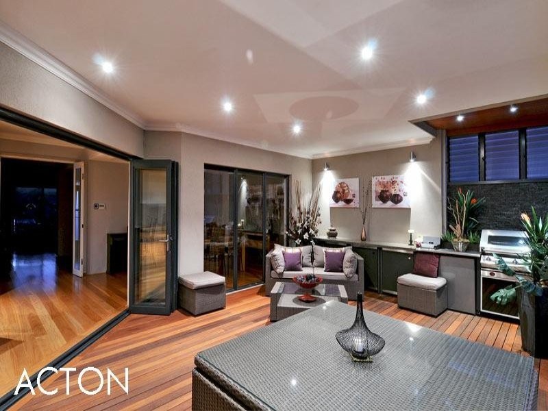 27 Ragamuffin Point, Halls Head WA 6210