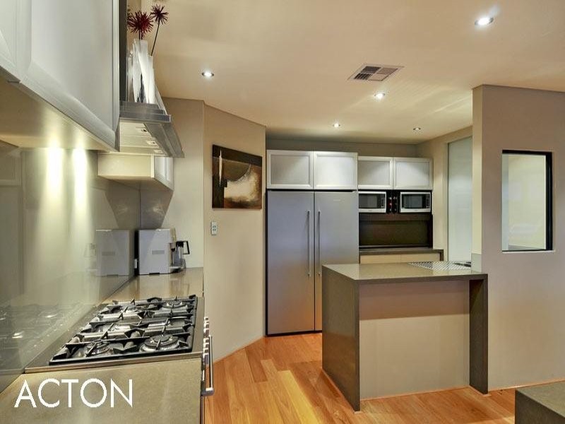 27 Ragamuffin Point, Halls Head WA 6210