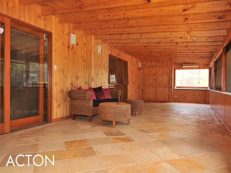 81 Caponi Road, Barragup WA 6209