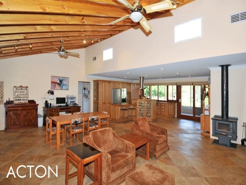 81 Caponi Road, Barragup WA 6209
