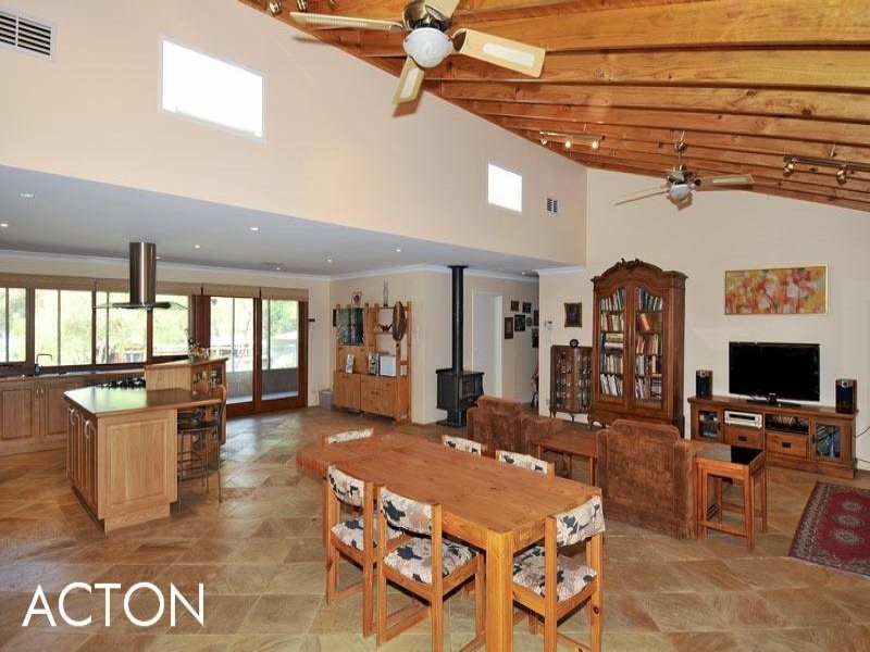 81 Caponi Road, Barragup WA 6209