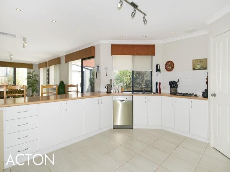 11 Jester Parkway, Meadow Springs WA 6210