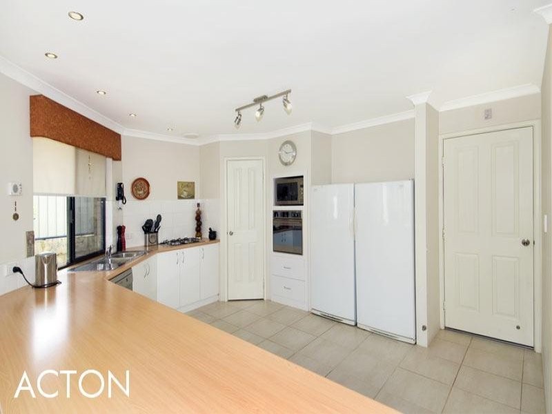 11 Jester Parkway, Meadow Springs WA 6210