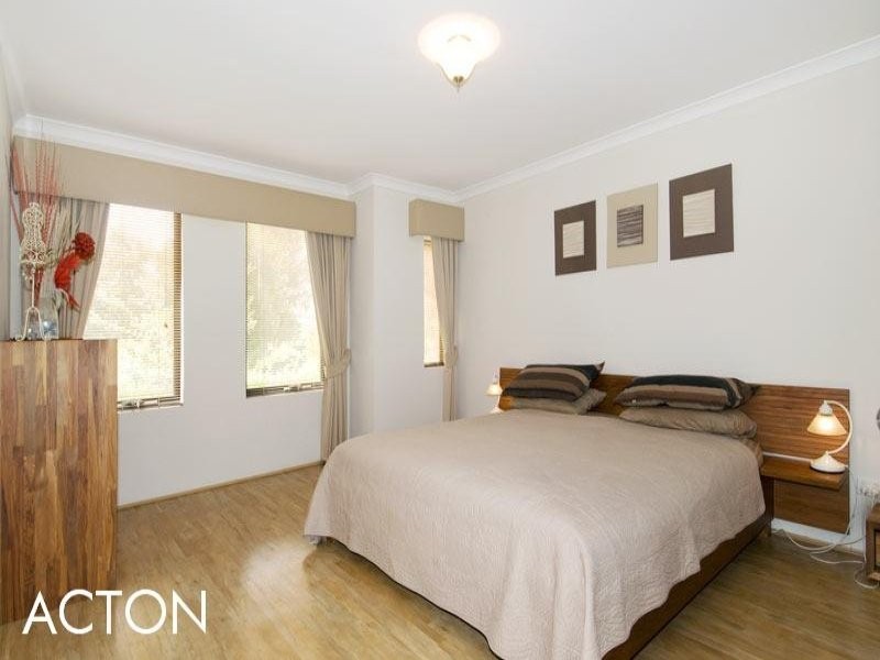 11 Jester Parkway, Meadow Springs WA 6210