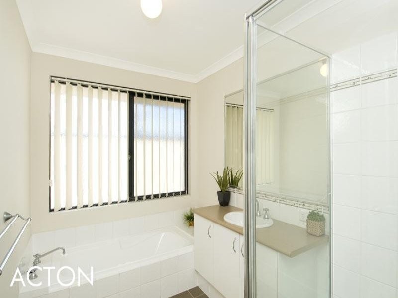 11 Jester Parkway, Meadow Springs WA 6210